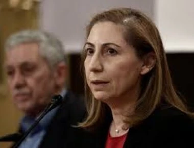 Η Όλγα Γεροβασίλη παραδίδει το υπ. Διοικητικής Ανασυγκρότησης στην Μαριλίζα Ξενογιαννακοπούλου